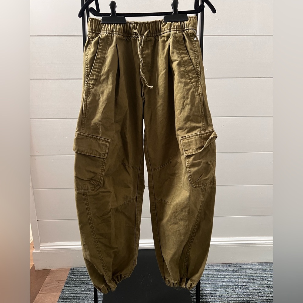 Old Navy Women’s Khaki Cargo Pants